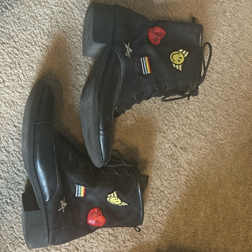 Kids patched boots